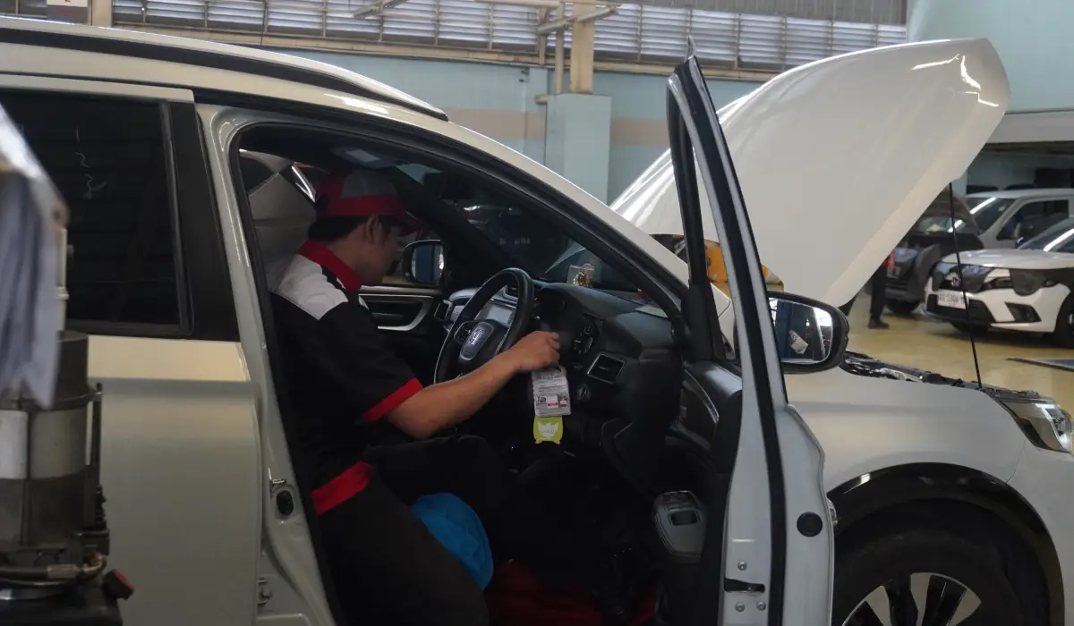 Mobil Anda Terasa Keras Saat Melaju di Jalan Tidak Rata? Jangan Panik! Yuk, Cek Kaki-Kaki di Bengkel Resmi Honda Bintang Karanganyar!